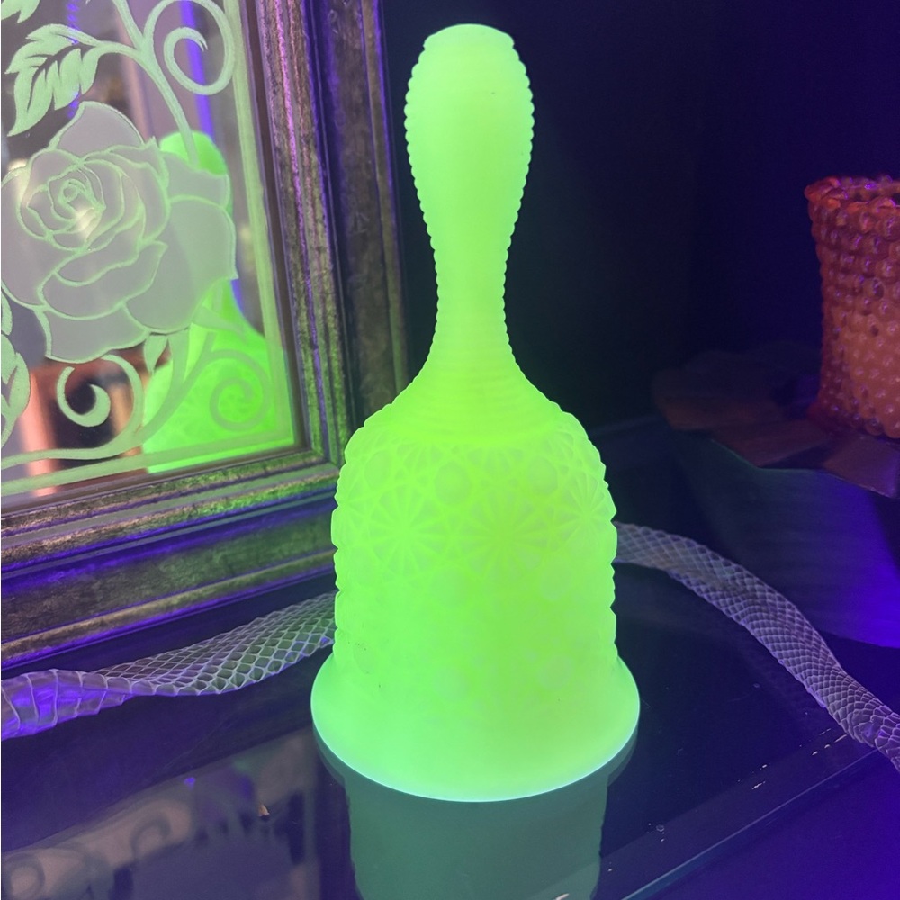Custard Daisy Print Bell